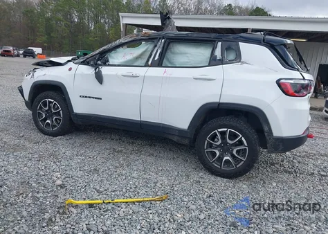 2024 Jeep Compass Trailhawk 4X4 z USA, uszkodzony, nr VIN 3C4NJDDN3RT171387